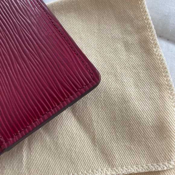 Louis Vuitton Epi Leather Fuchsia Card Holder - Picture 4 of 8
